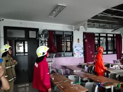 Hujan Deras, Plafon Ruang Kelas SD di Jakut Roboh Saat Siswa Santap MBG