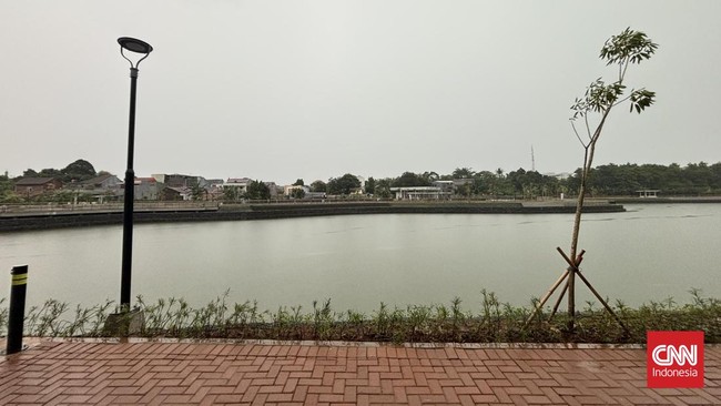 Gubernur DKI Pramono Anung meresmikan Waduk Batu Licin untuk mengatasi banjir di Cilangkap. Waduk ini dilengkapi fasilitas publik seperti lapangan.