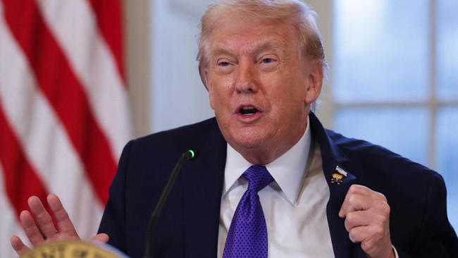 Presiden Amerika Serikat Donald Trump mengunggah foto dirinya sebagai "Pejabat Presiden Venezuela," di media sosial miliknya, Truth Social, pada Minggu (11/1).