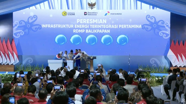 Presiden Prabowo Subianto mengingatkan Direktur Utama PT Pertamina (Persero) Simon Aloysius untuk tidak korupsi dan tetap teguh dalam menjalankan tugas.