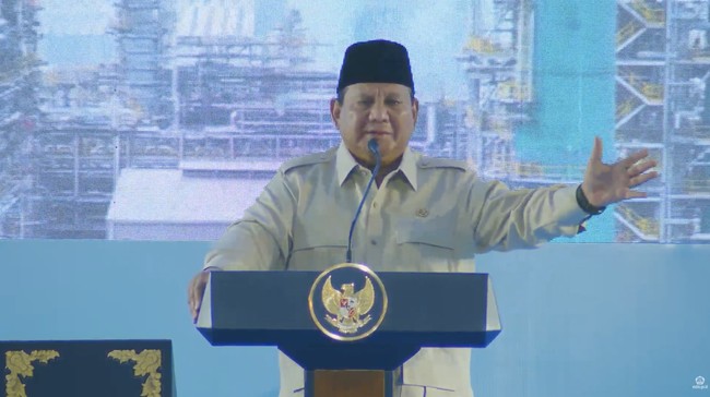 Presiden Prabowo Subianto resmikan proyek RDMP Kilang Balikpapan yang menelan investasi hingga US$7,4 miliar atau Rp124 triliun pada Senin (12/1).