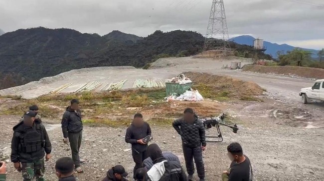 Kodam XVII/Cenderawasih menjelaskan kronologi serangan tembak terhadap rombongan kendaraan di KM 50, Timika, Papua Tengah.