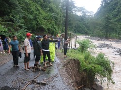 2 Hari Terisolir, Desa Tempur Jepara Mulai Pulih-Listrik Kembali Menyala
