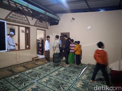Melihat Anak-anak Ciamis Berburu Berkat Saat Rajaban