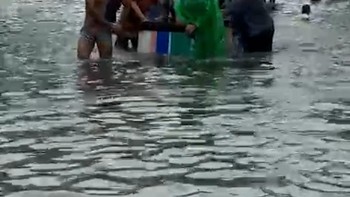 Banjir di Jalanan Jakpus Imbas Hujan Deras