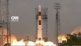 Detik-detik Roket Satelit PSLV-62 India Alami Gangguan saat Peluncuran