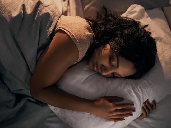 Tidur Nggak Nyaman Bikin Bangun Pegal? Bisa Jadi Salah Bantal & Guling