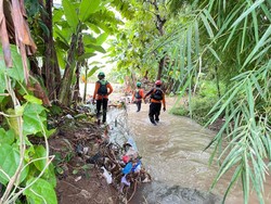 Jatuh dari Sepeda, Bocah 5 Tahun Hanyut di Sungai Perak Kudus