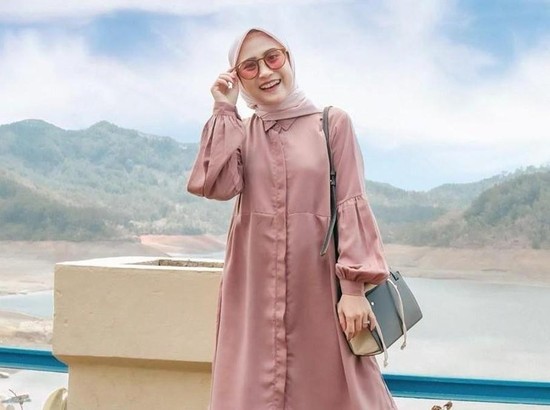 Aktif Seharian dan Tetap Rapi! 3 Tunik Ini Bikin Kamu Siap ke Acara Apa Pun