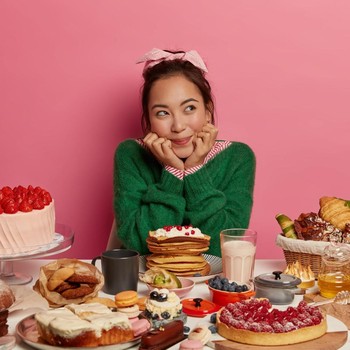 4 Zodiak yang Sering Gagal Diet karena Paling Nggak Bisa Menolak Makanan