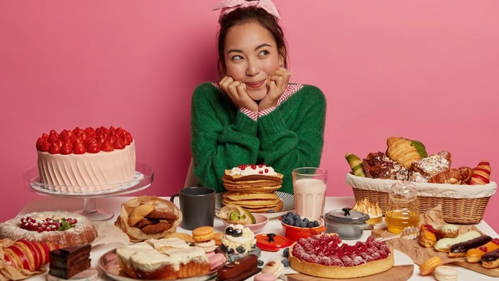 4 Zodiak yang Sering Gagal Diet karena Paling Nggak Bisa Menolak Makanan