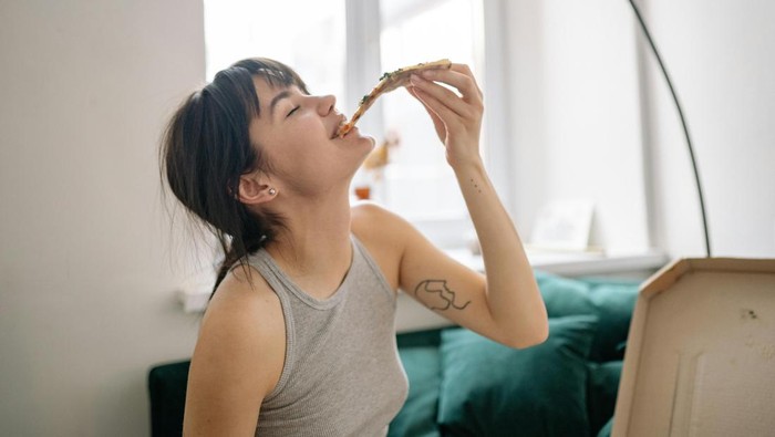 5 Makanan dan Minuman yang Pantang Dikonsumsi agar Menstruasi Lancar