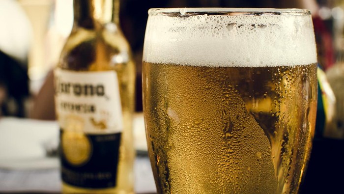 Minuman beralkohol. Alkohol berdampak negatif untuk kesehatan, termasuk saat menstruasi.