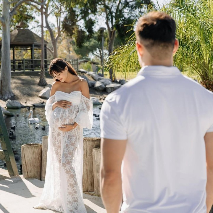 <p>Unggahan Aurelie banyak menuai komentar positif dari netizen. Beberapa di antaranya memberikan dukungan dan semangat. "Selalu bahagia Aurelie," tulis akun @fu***. "Sayang ka aurelie banyak-banyak," ujar @ye***. "Kamu pantas mendapatkan semua kebahagian di dunia ini," ungkap @lo***. "bahagia selalu ya, makasih udh bertahan sejauh ini. org lain mungkin gaakan sekuat kamu," kata akun @sy***. (Foto: Instagram @aurelie)</p>