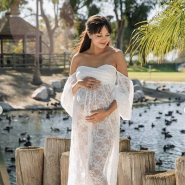 Jelang Melahirkan, 7 Foto Maternity Shoot Aurelie Moeremans Pakai Gaun Putih Transparan