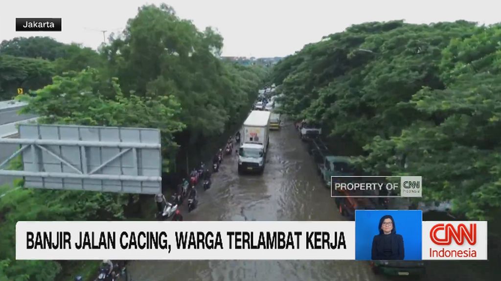 VIDEO: Banjir Jalan Cakung-Cilincing, Warga Terlambat Kerja