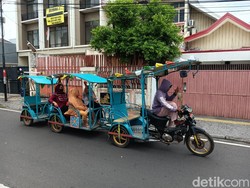 Di Tengah Sulitnya Cari Kerja, Odong-odong Jadi Sumber Rezeki Warga Jatinegara