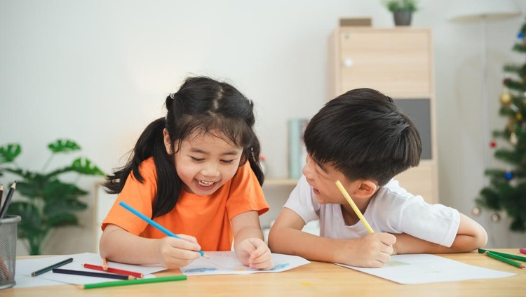 Cara Bijak Menghadapi Anak yang Mulai Jatuh Cinta Menurut Pakar