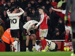 Liverpool Takkan Belanja Meski Krisis Bek