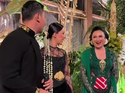 7 Potret Tata Cahyani Eks Tommy Soeharto Anggun Berkebaya di Pernikahan Darma Mangkuluhur
