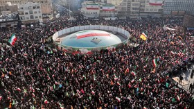 FOTO: Pedemo Pro-Pemerintah Iran Unjuk Kekuatan, Khamenei Tolak Mundur