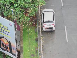 ETLE Drone Patrol Presisi Korlantas Tindak Kendaraan Parkir di Bahu Jalan