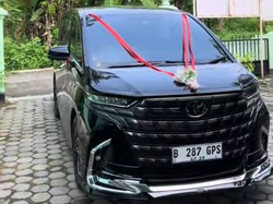 Viral Menikah Sederhana di KUA, Suami Beri Hadiah Mobil Vellfire Untuk Istri