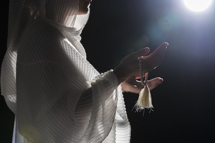 Salat Tarawih dianjurkan untuk dilaksanakan secara berjamaah. Namun, dalam kondisi berhalangan (uzur), bisa menunaikannya secara mandiri (munfarid).