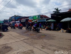 Jalan di Pasar 7 Ulu Palembang Rusak, PUPR Perbaiki Sebelum Ramadan