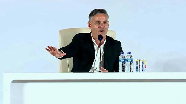 Pelatih Timnas Indonesia John Herdman siap menghadapi tekanan dari suporter Timnas Indonesia seiring posisi barunya sebagai arsitek tim.