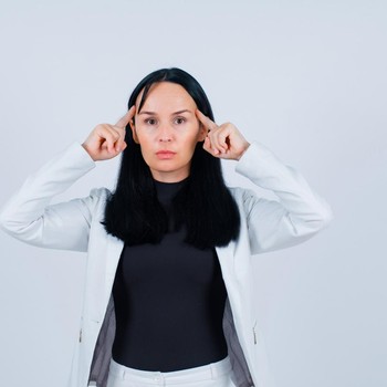 Menurut Dokter, Ini 8 Kebiasaan Harian yang Diam-Diam Bisa Merusak Sel Otak