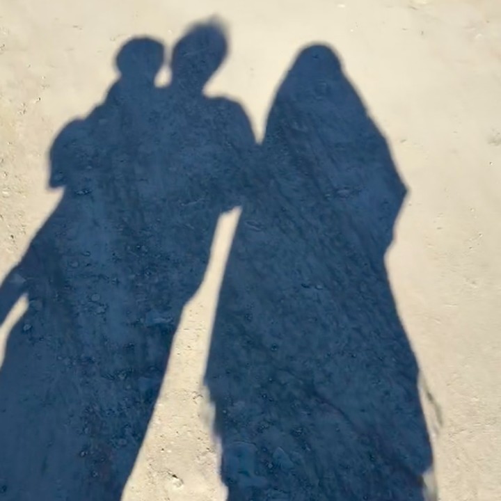 <p>Momen di Maroko tampaknya dimanfaatkan oleh Mahalini dan Rizky Febian untuk <em>quality time</em> bersama putri mereka yang sebentar lagi berusia setahun. Liburan ini juga menjadi yang pertama bagi Mahalini setelah memutuskan kembali ke panggung usai rehat melahirkan. (Foto: Instagram @rizkyfbian/ @mahaliniraharja)</p>