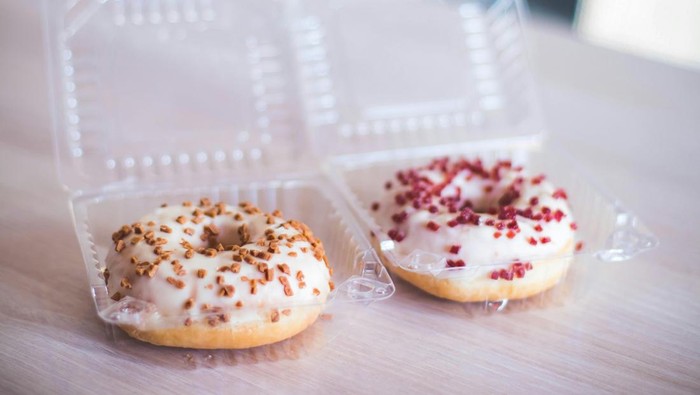 Makanan tinggi gula. Makanan dan minuman manis akan memengaruhi mood swing selama menstruasi.