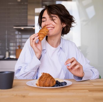 5 Makanan yang Pantang Dikonsumsi saat Sarapan agar BB Turun Lebih Cepat