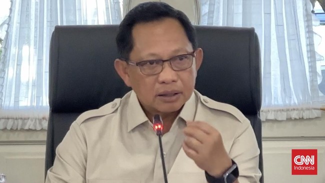 Mendagri Tito Karnavian menargetkan normalisasi wilayah Sumatra Barat pascabencana banjir sebelum Ramadan. Upaya pembersihan dan bantuan TNI-Polri diutamakan.