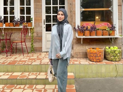 5 Potret Gaya Hijab Selebgram Miskah Shafa, Bisa Jadi Inspirasi Bun
