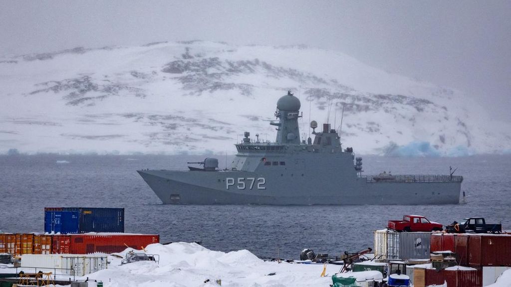 FOTO: Kapal Perang NATO Siaga, Siap Cegah Trump Caplok Greenland