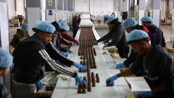 FOTO: Pabrik Manisan di Gaza Palestina Kembali Beroperasi