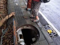 Marak Pencurian Tutup Drainase di Badung