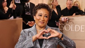 FOTO: Pin Be Good di Golden Globe, Solidaritas Tolak Kekerasan ICE