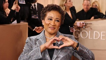 FOTO: Pin Be Good di Golden Globe, Solidaritas Tolak Kekerasan ICE