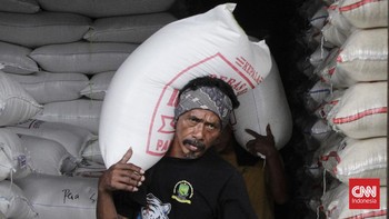 FOTO: Mengintip Stok Beras Awal Tahun di Pasar Induk Cipinang Jakarta