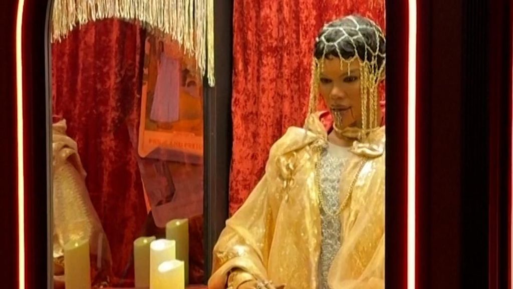 Netflix Ramal Penonton lewat Booth Tarot di New York