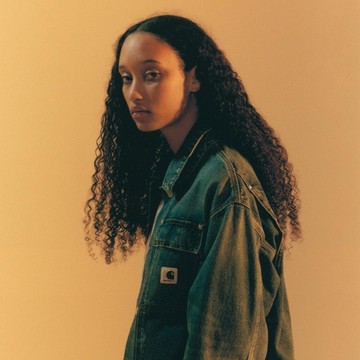 5 Brand Fashion Jadul yang Kembali Diburu Anak Muda, Vintage & Klasik!