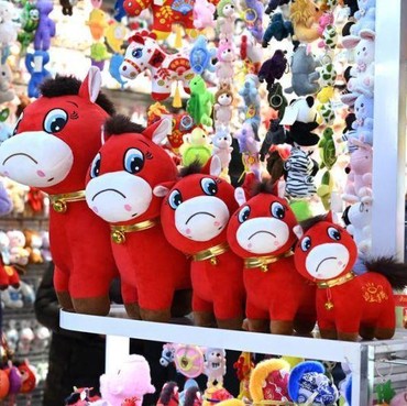 Viral Boneka Kuda China Salah Jahit Malah Jadi...