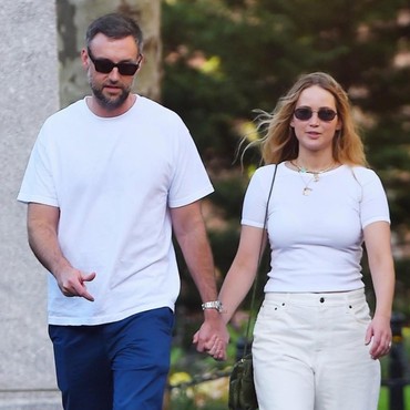 Satu Aturan yang Bikin Pernikahan Jennifer Lawrence & Cooke Maroney Langgeng