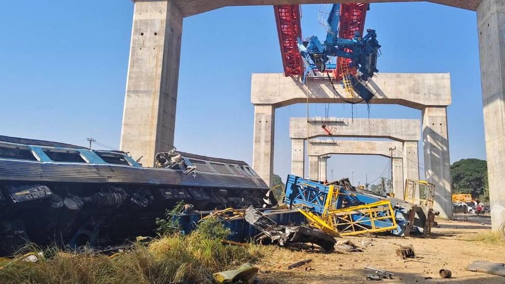 Warga Beber Detik-detik Crane Timpa Kereta Thailand Tewaskan 22 Orang