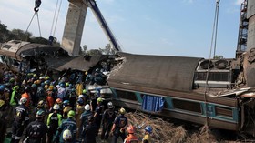 FOTO: Crane Timpa Kereta Thailand Tewaskan 22 Orang