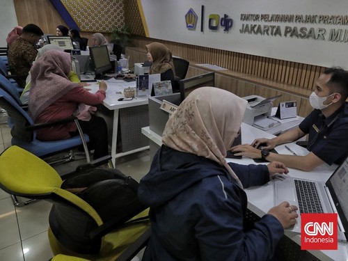 Pelayanan konsultasi pajak di Kantor Pelayanan Pajak Pratama Pasar Minggu, Jakarta, 14 Januari 2026. (CNN Indonesia/Adhi Wicaksono)