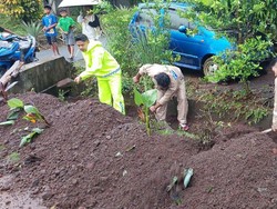 Polisi Bangun Tanggul Darurat Cegah Banjir Susulan di Halmahera Utara